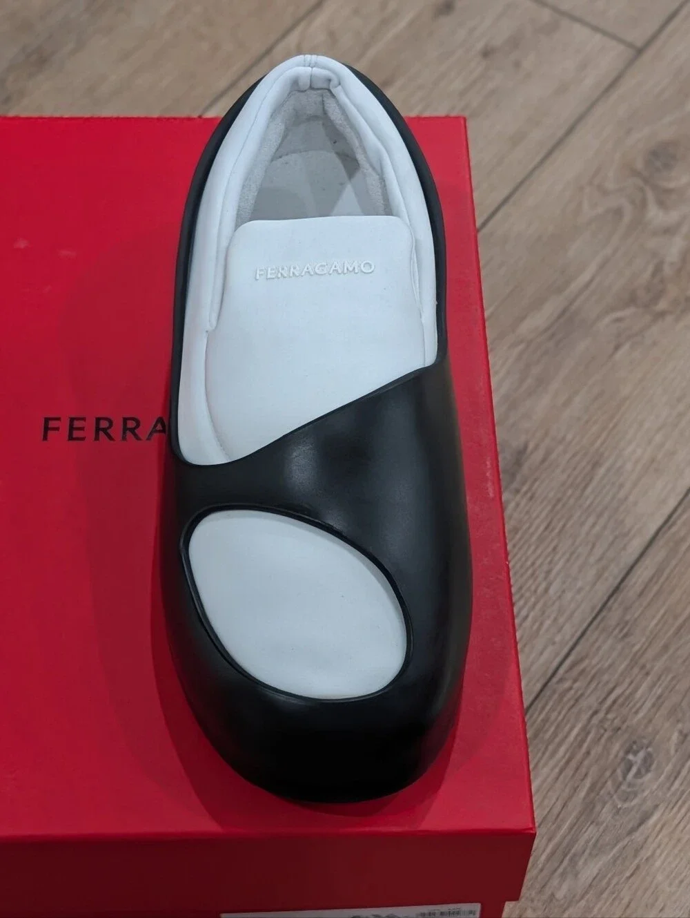 $995 Mens Ferragamo 